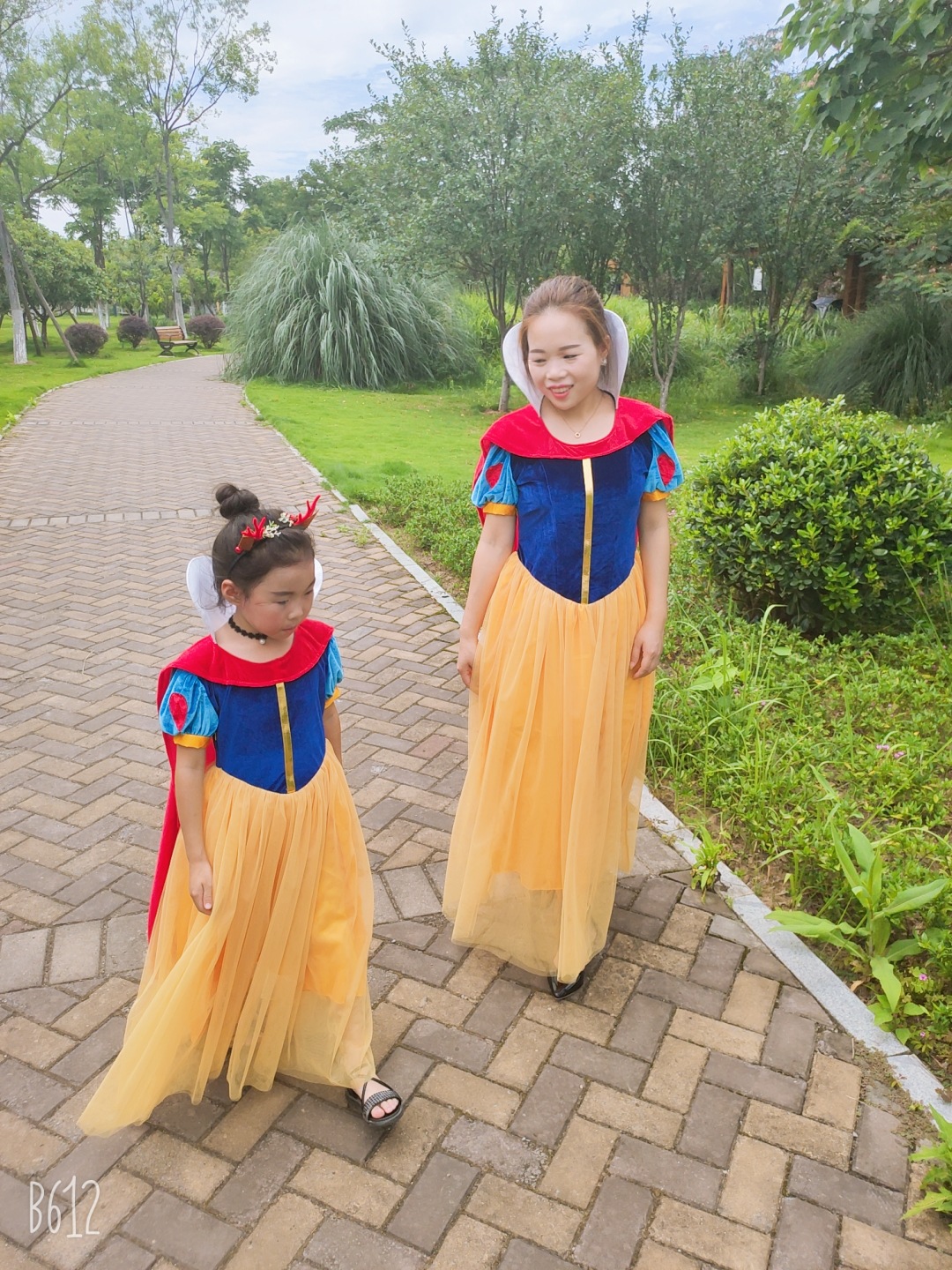白雪公主连衣裙成人儿童演出服成人表演服万圣节角色扮演服装