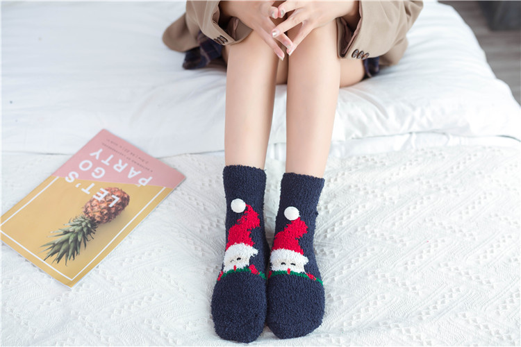 Women's Christmas Cartoon Polyester Coral Fleece Embroidery Crew Socks A Pair display picture 7