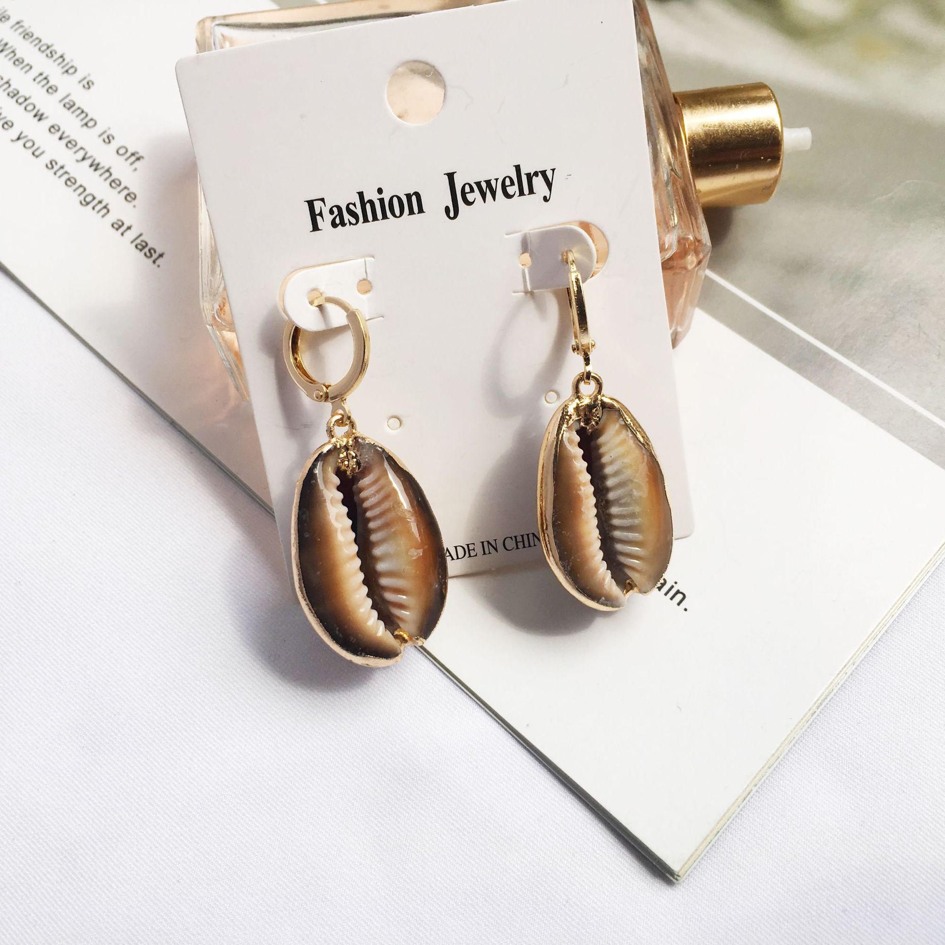 Fashion New Retro Exaggerated Conch Niche Gold-plated Shell Earrings Wholesale display picture 7