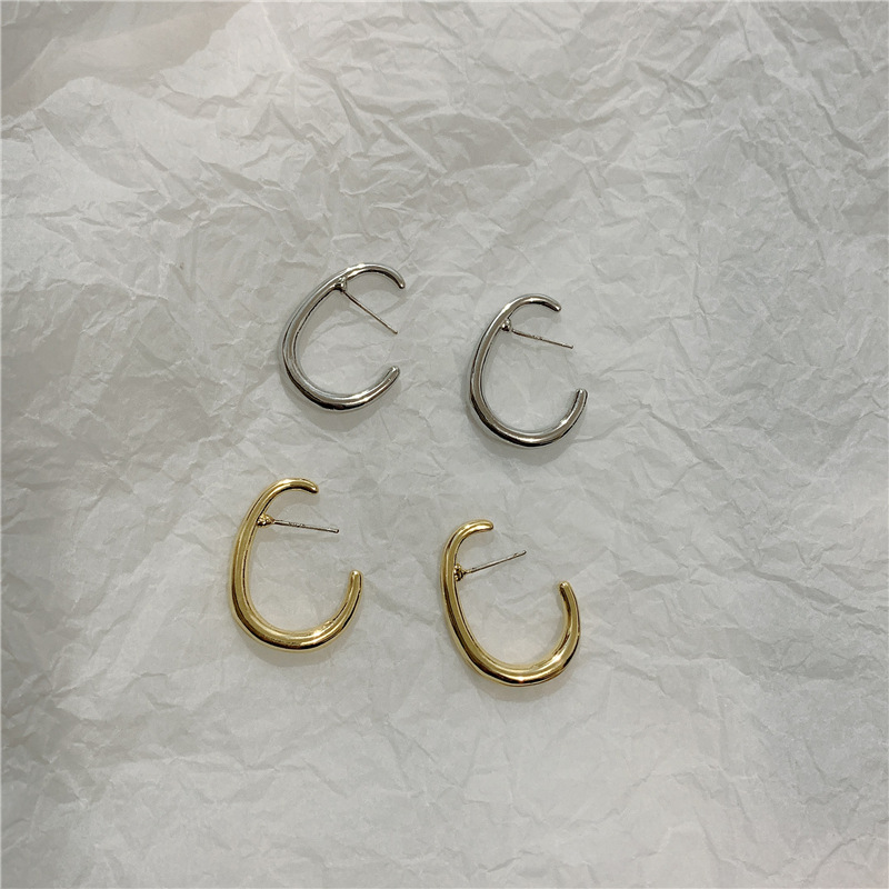 Coréenne Dongdaemun Même Produit Simple Froid Style Mode Dentelée Irrégulière C En Forme De Métal Boucles D'oreilles display picture 8