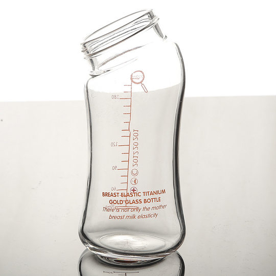 Manufacturers produce artificially blown High Borosilicate glass bottles exported abroad for feeding mothers and infants with wide caliber