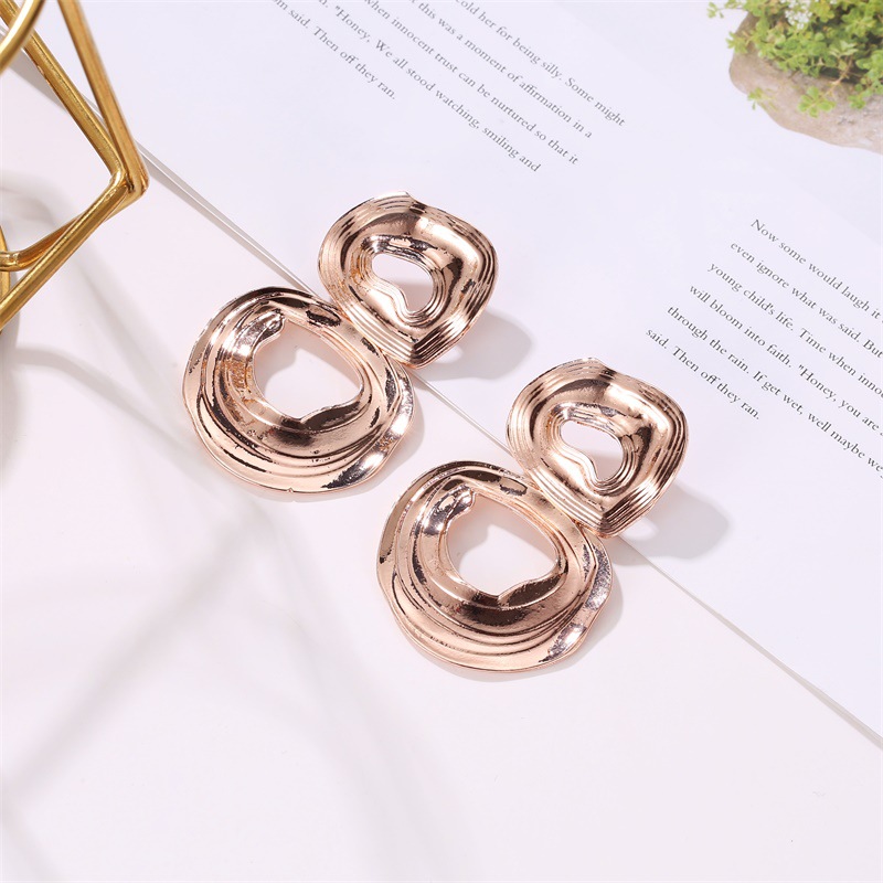 Stud Earrings Retro Irregular Texture Earrings Female Hollow Love Peach Heart Stud Earrings display picture 2