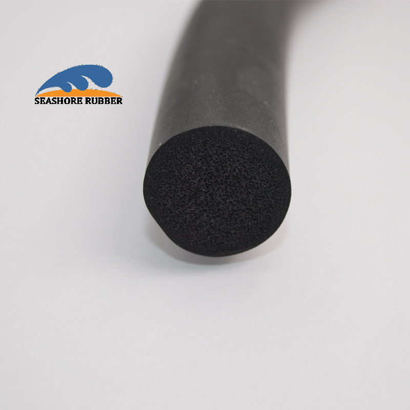 30mm发泡海绵胶条 黑色发泡圆棒 冷接热接 舱门密封发泡橡胶圈