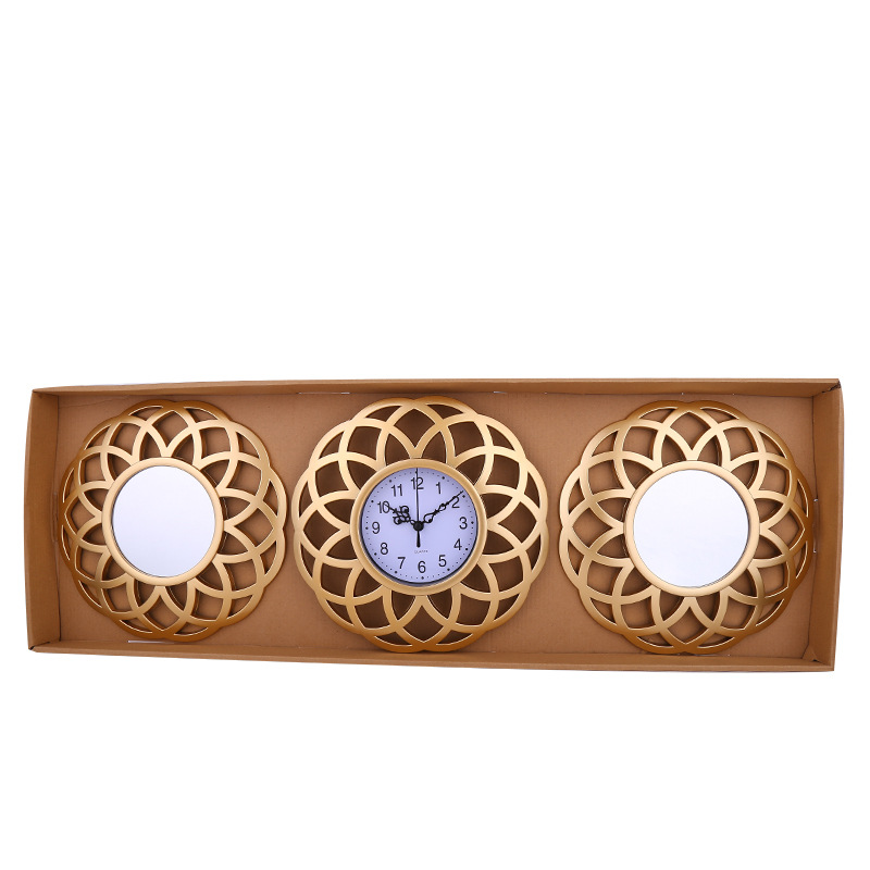 Espejo de pared simple de estilo europeo reloj de alarma de tres piezas espejo de baño HD salón tocador espejo decorativo