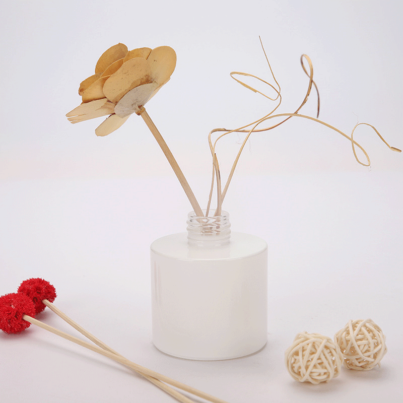 厂家批发 白色圆形香薰瓶150ml 玻璃喷漆工艺干花熏精油瓶子定制