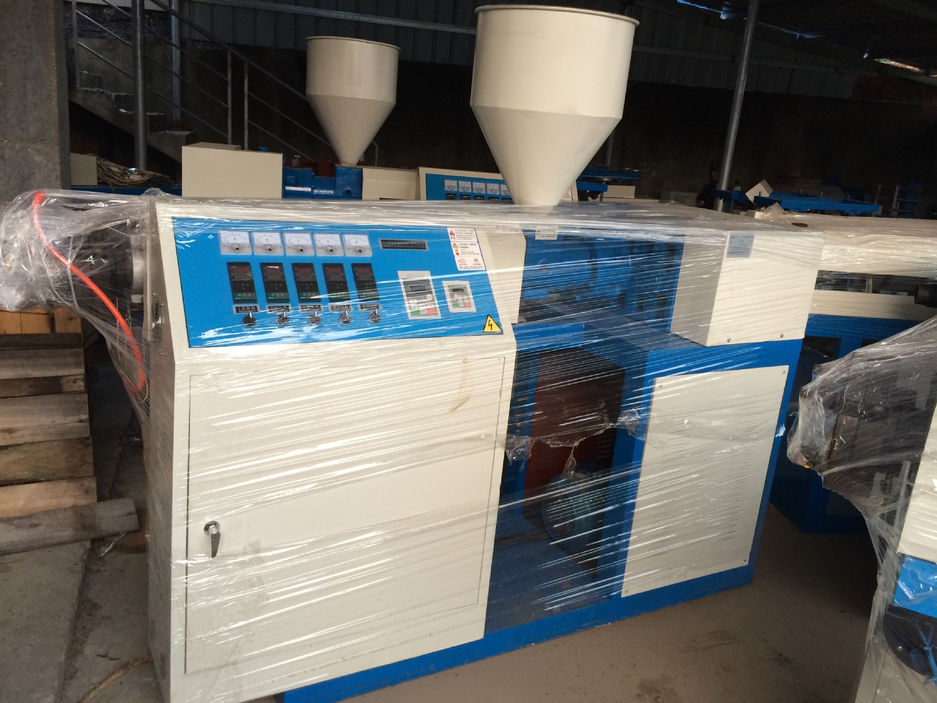 大棚骨架包塑塑料挤出机器     TPU气动管塑料挤出机械尼龙管