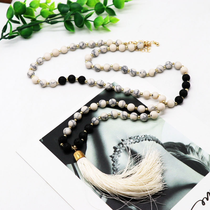 Hersteller Liefern Europäische Und Amerikanische Perlen Halskette Weiße Perlen Schwarze Holzkohle Perlen Halskette Pullover Kette Weiße Faden Quasten Halskette display picture 2