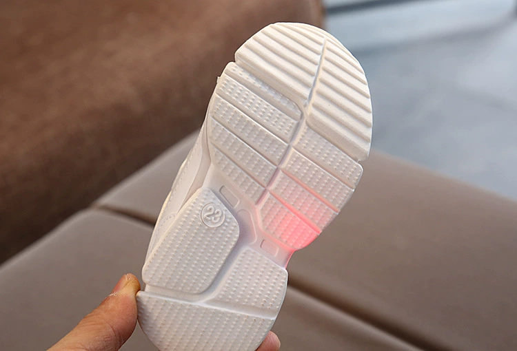 comfortable sandals child Children Casual Running Shoes With Light LED Boys Girls Sneakers 2022 Spring Cartoon Lighted Sport Shoes Fashion Luminous Boots extra wide children's shoes