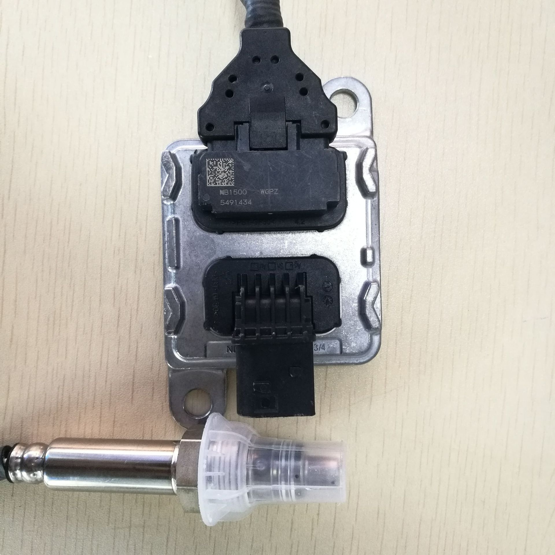国六氮氧传感器A3C00047900-01，5491434，NB1500 黑色方四针-阿里巴巴