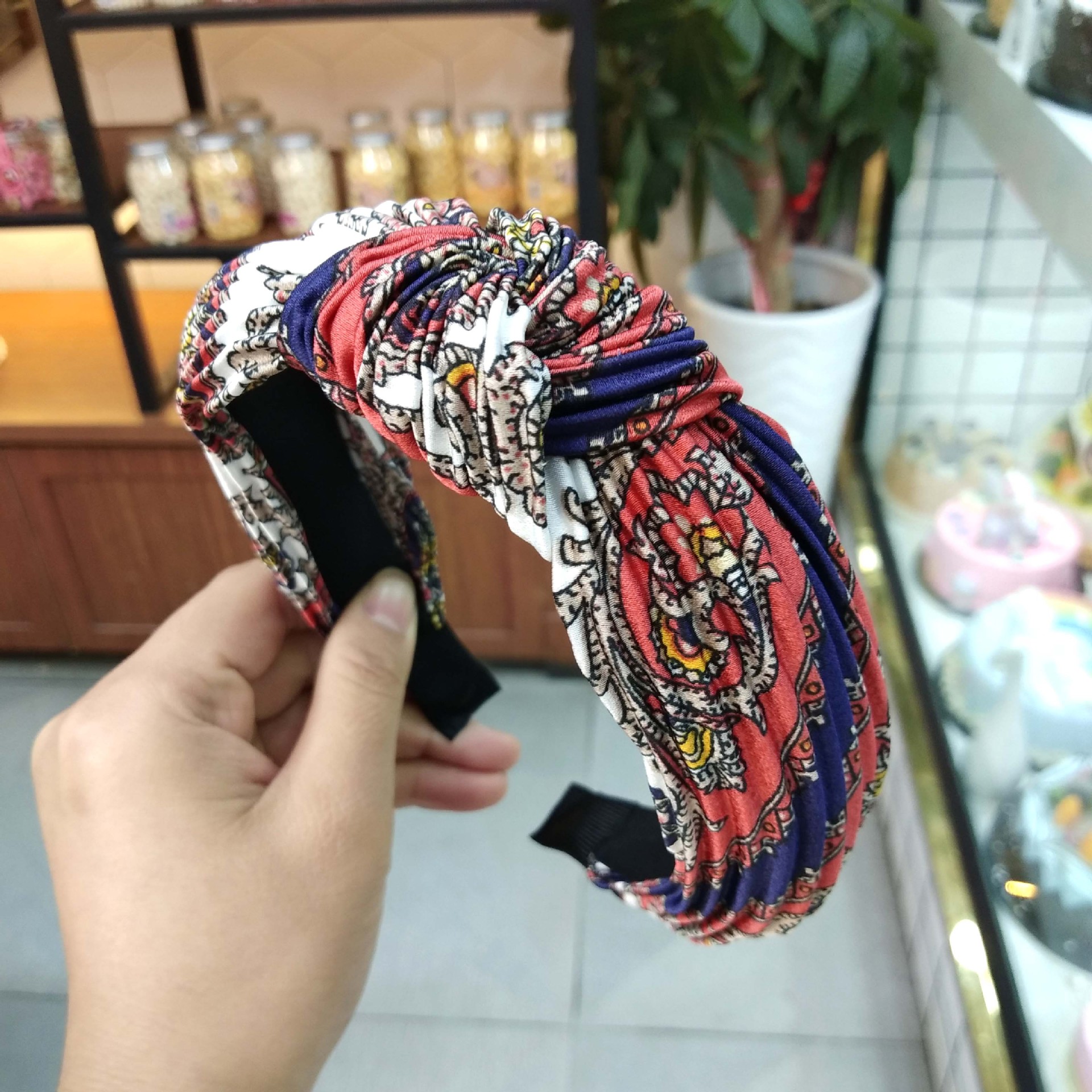 New Cashew Fold Knotted Headband Wide-brimmed Fabric Simple Celebrity Style Hairpin High-end Hot Hair Accessories Wholesale Nihaojewelry display picture 6