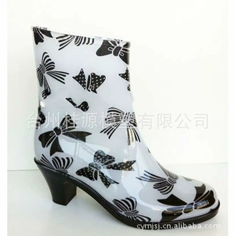 Fashionable high small boots, shoes