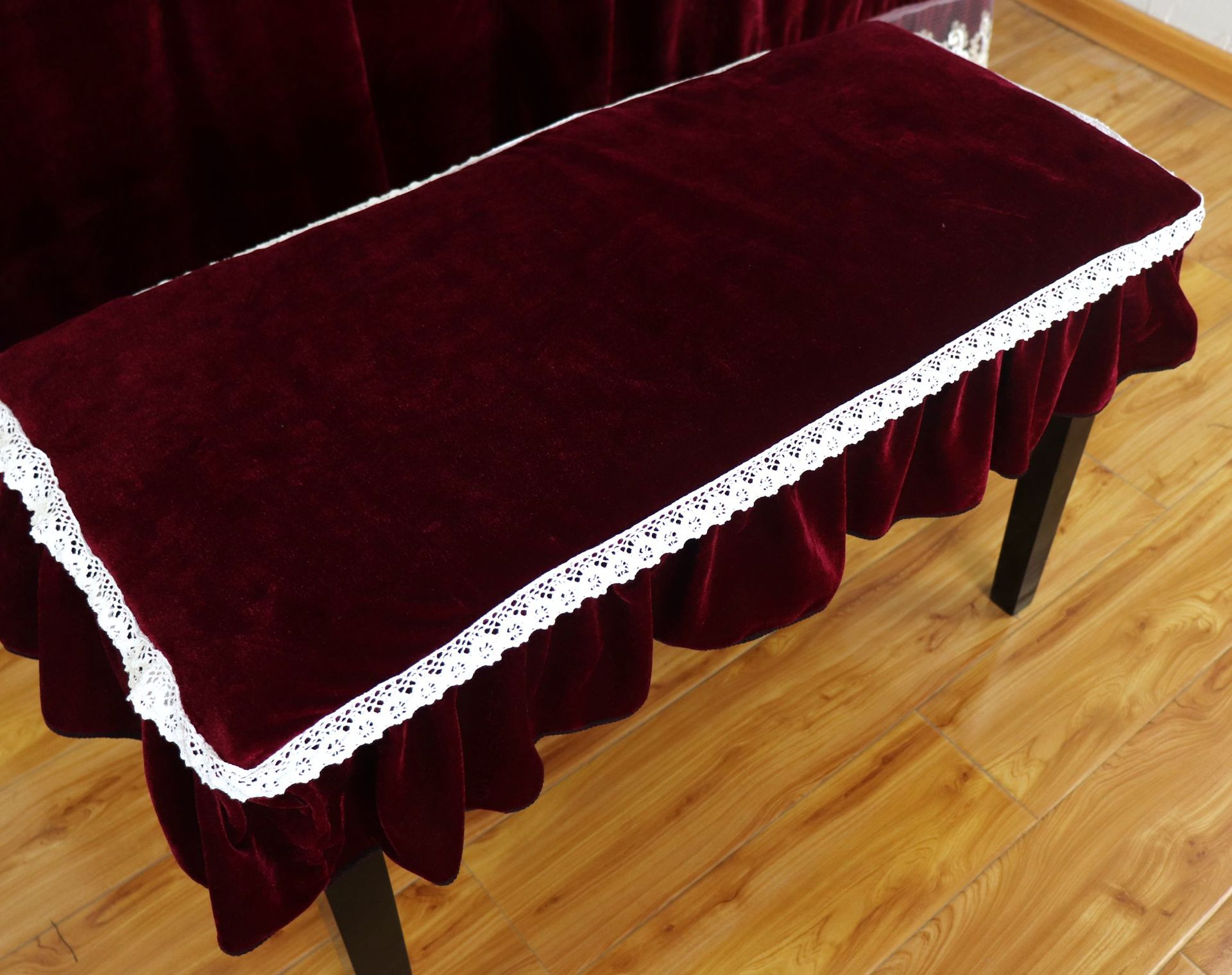 红金丝绒蕾丝钢琴凳