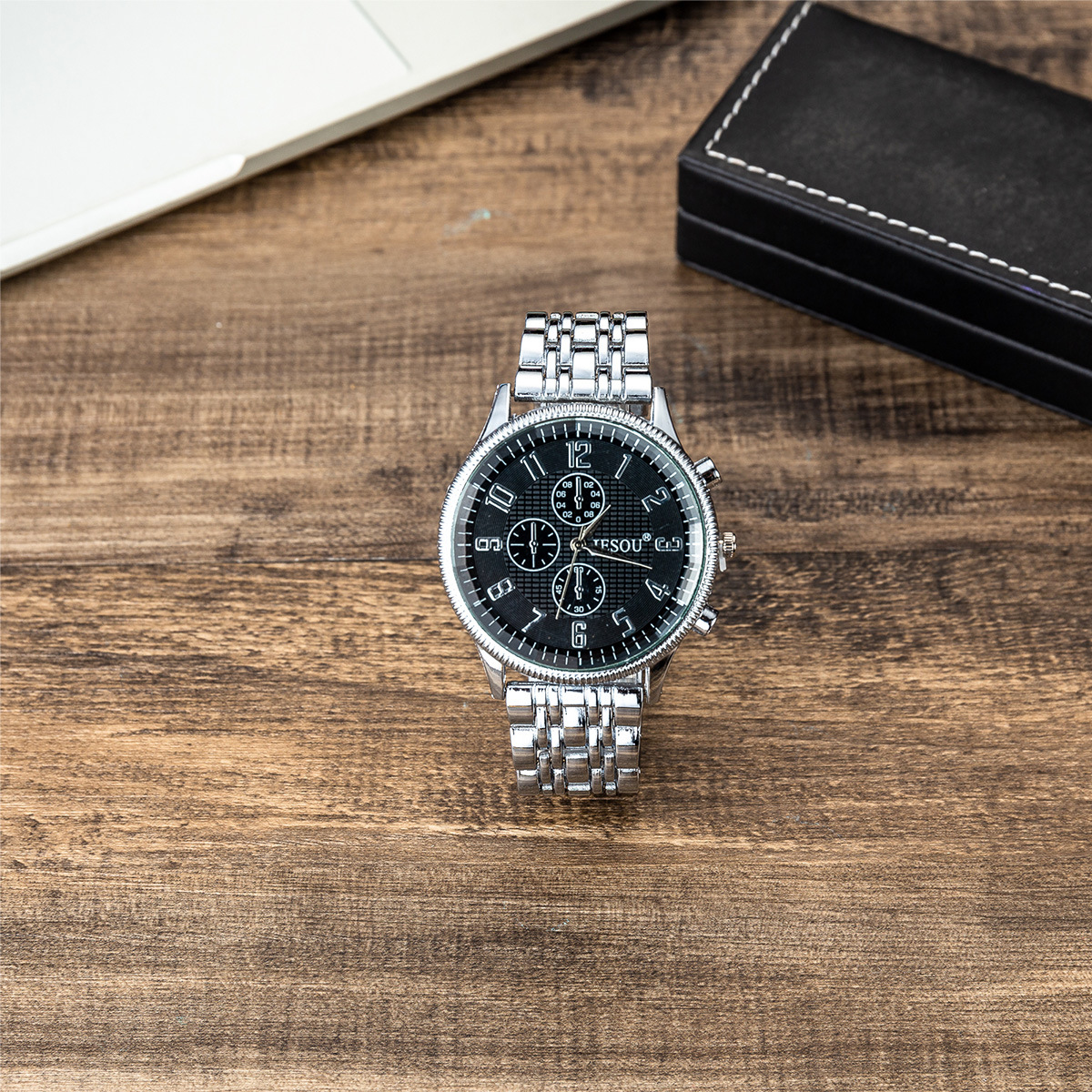 Pánské křemenné hodinky se sadou náramků pro muže_voghion.com