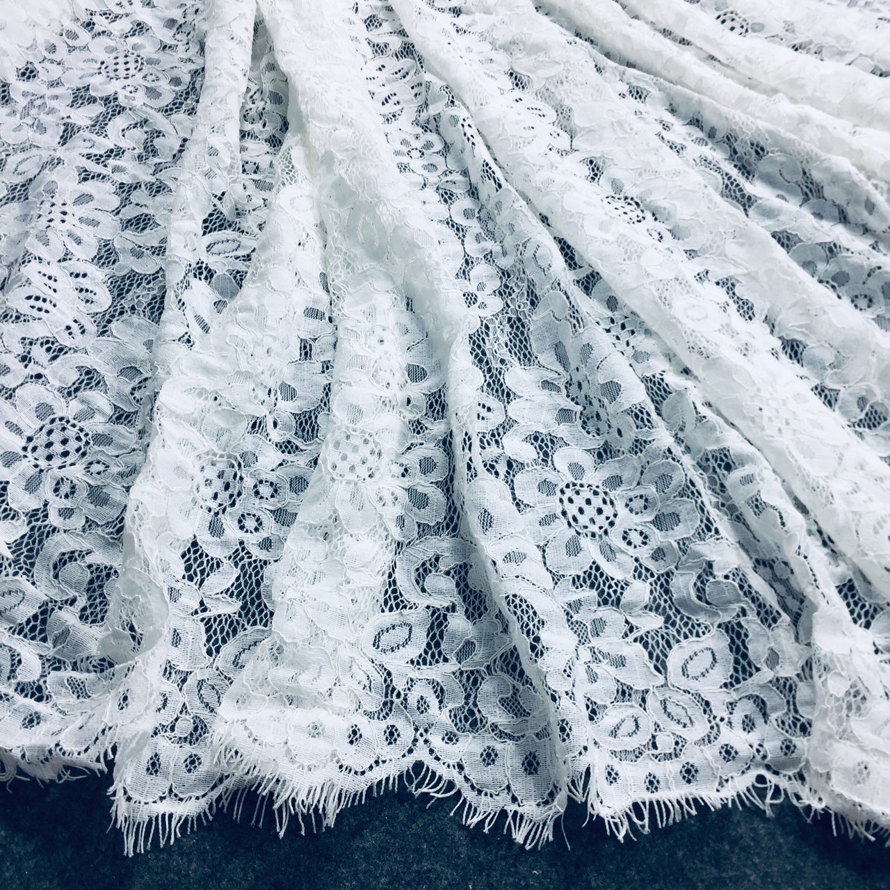 镂空蕾丝大睫毛花边小菊花锦棉加骨线女连衣裙布料150CM厂家直销