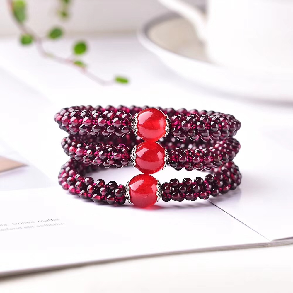 Manufactor Direct selling natural crystal Bracelet men and women TaoBao Selling Scenic spot Best Sellers Source of goods wholesale Garnet Hand string