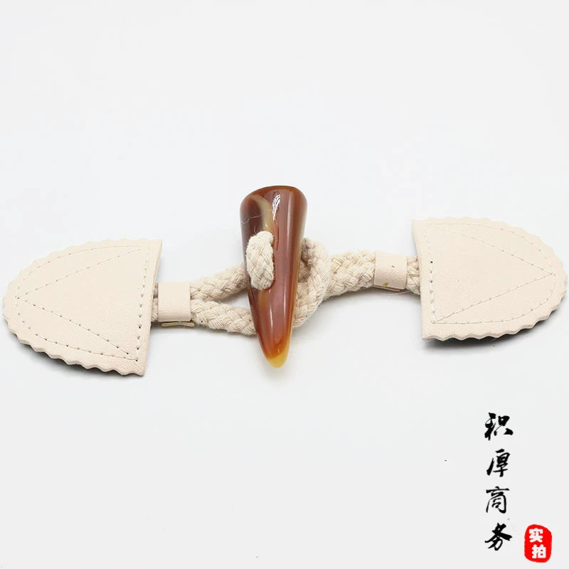 Пальто коричневая Смола Рог пряжка Ветровка кожаная кнопка рог КНОПКА кремово-белая хлопковая веревка трансграничная