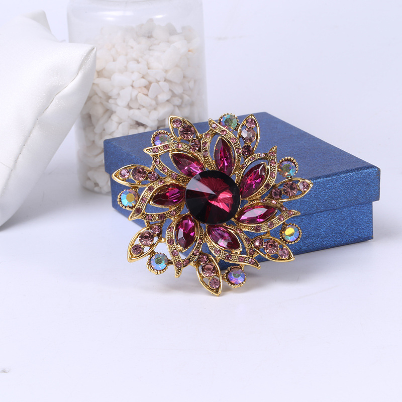 Fashion Flower Alloy Plating Artificial Rhinestones Women's Brooches display picture 1