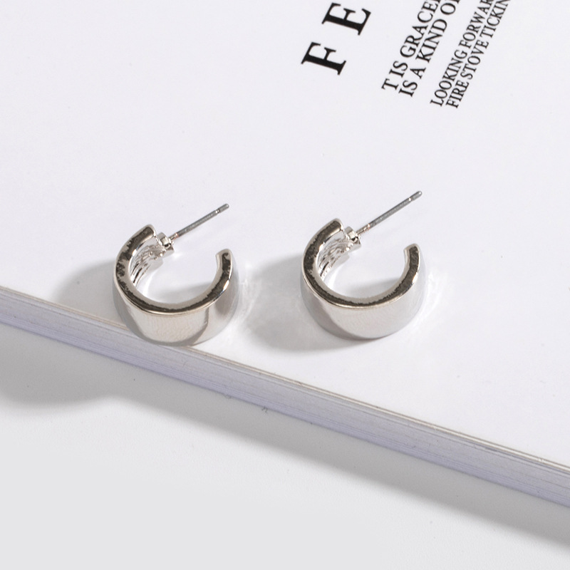 Simple Fashion Metal C-shaped Earrings display picture 6