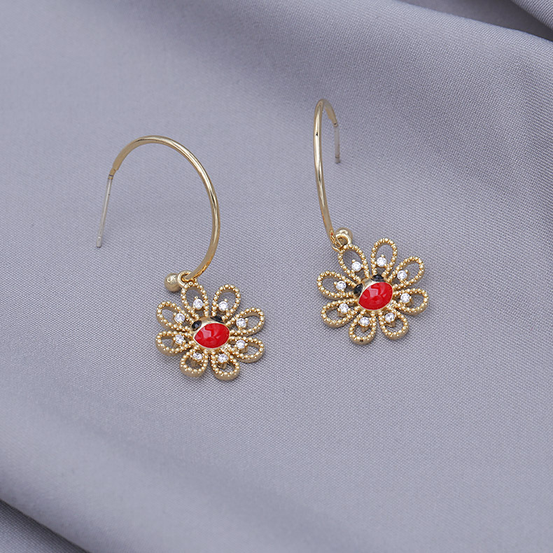 Fashionable Detachable Cute Smiley Sun Flower Earrings With Micro Diamonds Simple Bai Ear Ornaments display picture 6