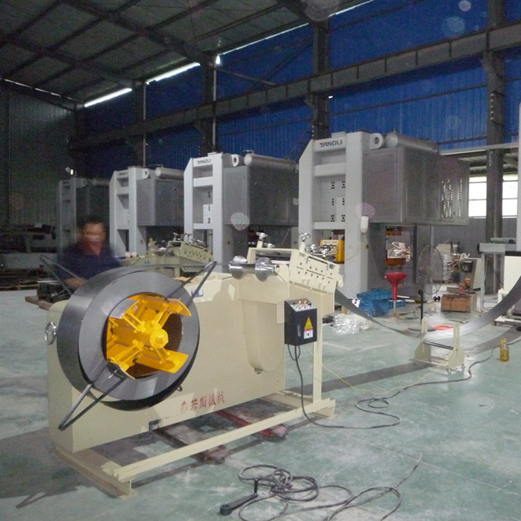 轴配件冲压二合一送料机 铝卷冲压整平机 铜带剪切自动放料矫正机