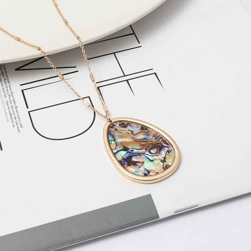 1 Piece Quantity Holiday Occasion Alloy Material 1 Piece Retro Geometric Leopard Alloy Inlay Shell Women's Pendant Necklace
