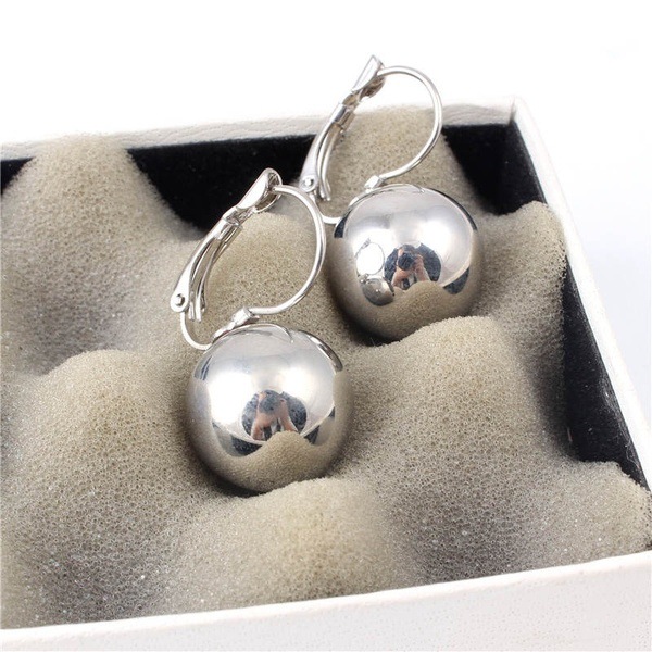 Simple Creative Ball Shaped Metal Copper Earrings Wholesale display picture 2