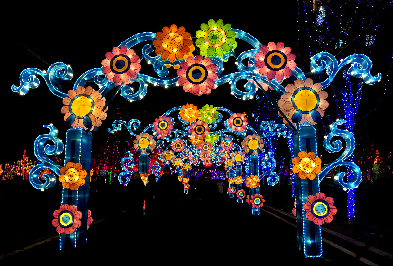 ����ֱ��ʥ�����յƹ⹰�ţ�����������ʥ���ƹ����ͺ͸ֹ�����