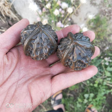 绿檀木核桃雕刻手把件木质按摩手球健身把玩文玩工艺品