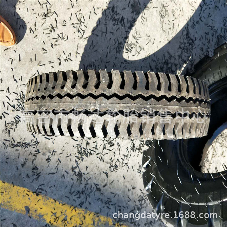 山东聚丰 工程 轻卡轮胎    轮胎  导向花纹 6.00-16