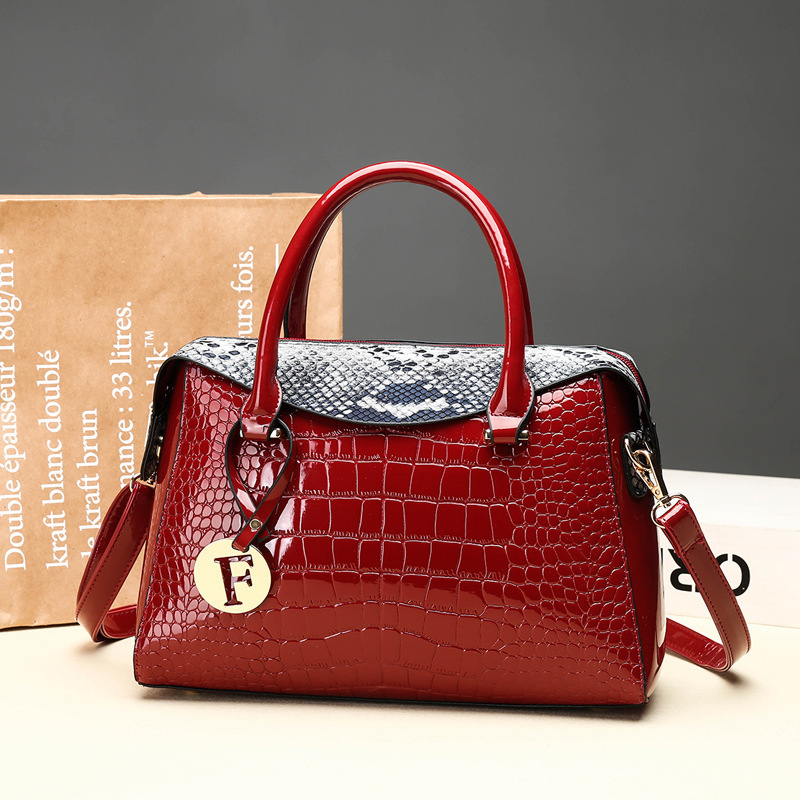 Handheld one-shoulder bag, 2019, crocodile print