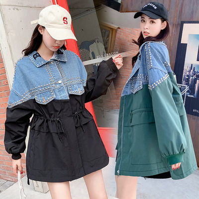 2019秋季新款宽松大版铆钉钉珠风衣破洞牛仔拼接字母洋气外套