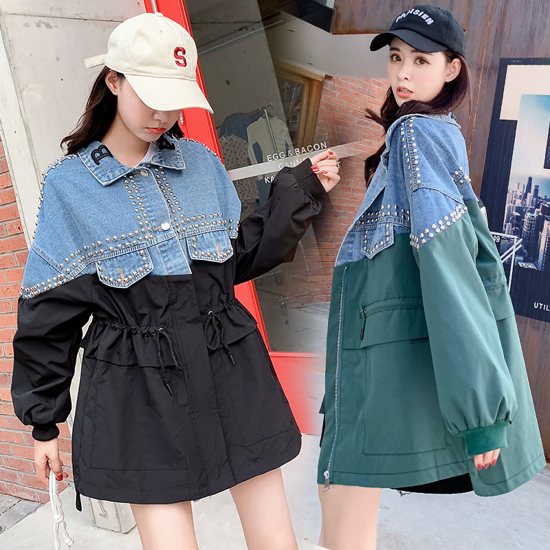 2019秋季新款宽松大版铆钉钉珠风衣破洞牛仔拼接字母洋气外套