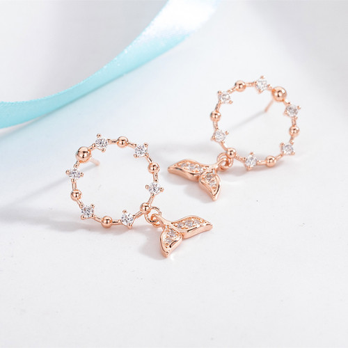 Korean style diamond-encrusted fishtail earrings, feminine trendy earrings, Korean internet celebrity silver needle earrings, jewelry