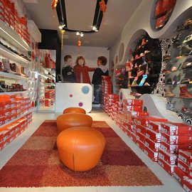 高档鞋店定制创意多层壁挂式落地式鞋包架鞋柜玻璃展示架鞋货架
