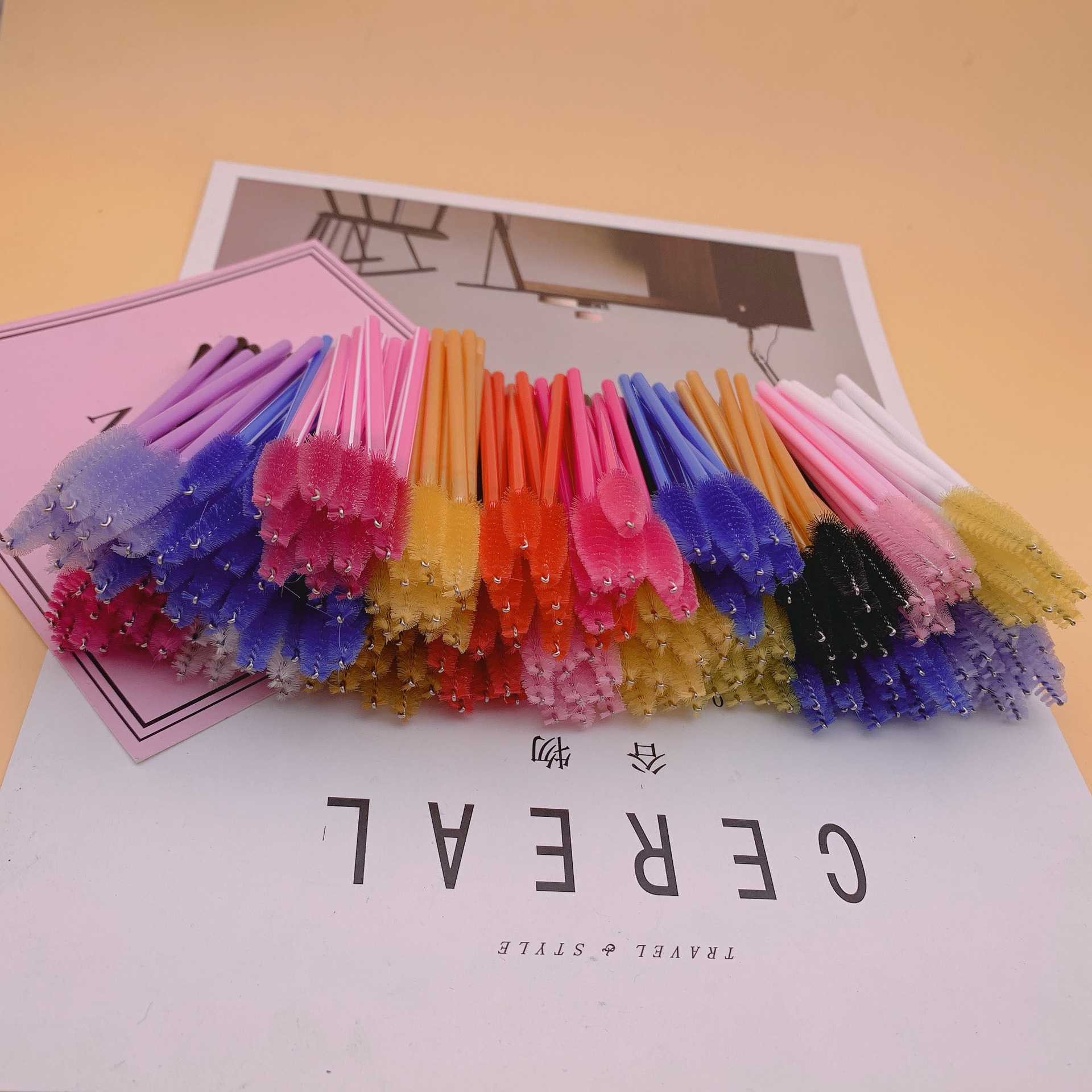 Curly disposable multicoloured brush for eyelashes