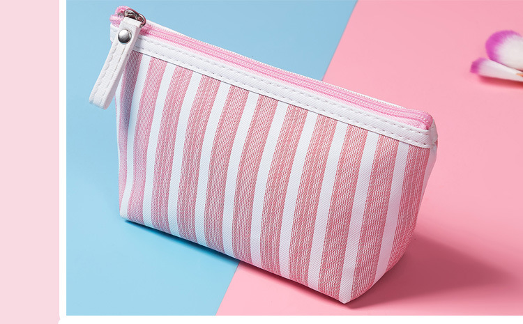 Femmes Petit Toutes Les Saisons Polyester Bande Mode Carré Fermeture Éclair Trousse De Maquillage display picture 5