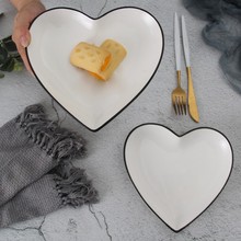 創意北歐桃心形陶瓷盤子黑邊純白家用愛心菜盤可愛早餐點心碟包郵