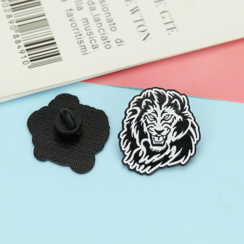 New creative exaggerated black and white tiger and lion brooch Men's domineering suit clothing alloy dripping oil corsage
