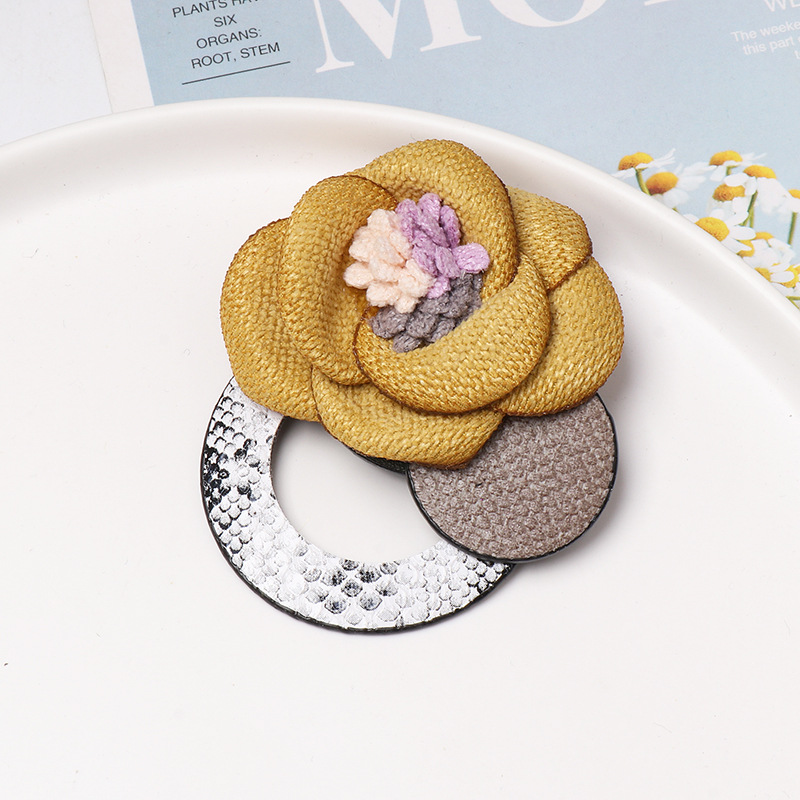 Flower Geometry Women Leather Brooch display picture 5