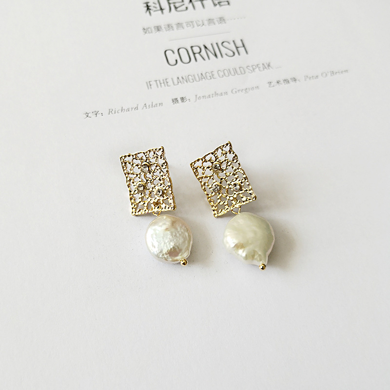 1 Pair Streetwear Square Alloy Pearl 18k Gold Plated Women's Drop Earrings display picture 4