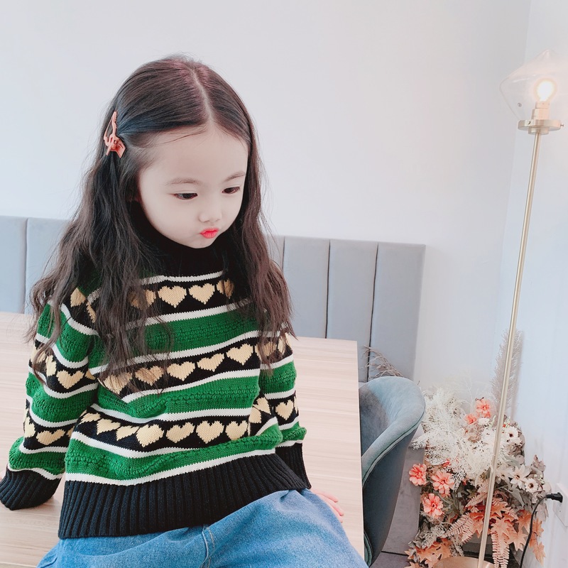 Winter new INS Children's clothing wholesale agent In children girl heart-shaped knitting jacket pure cotton sweater