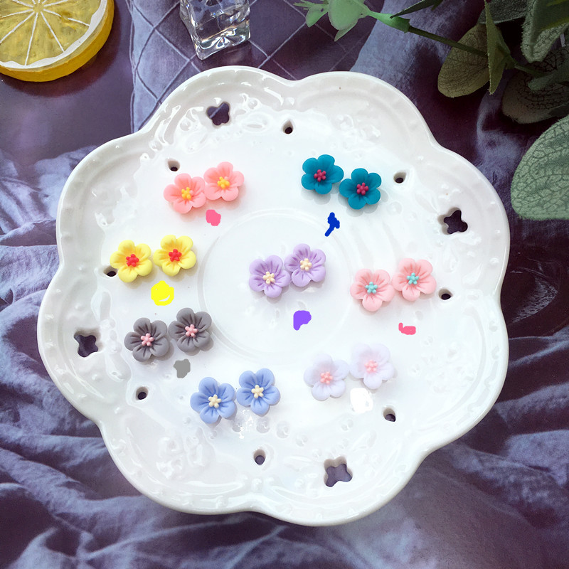 Wholesale Jewelry 1 Pair Simple Style Flower Resin Ear Studs display picture 7