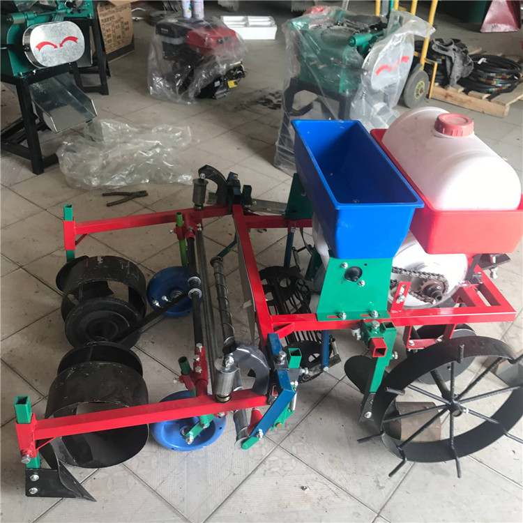 手扶车带花生播种机 喷药覆膜机 膜上打孔花生播种机