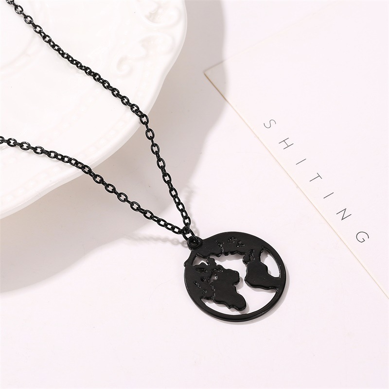 World Map Necklace Couple Pendant Fashion Simple Single Layer Necklace Clavicle Chain display picture 5