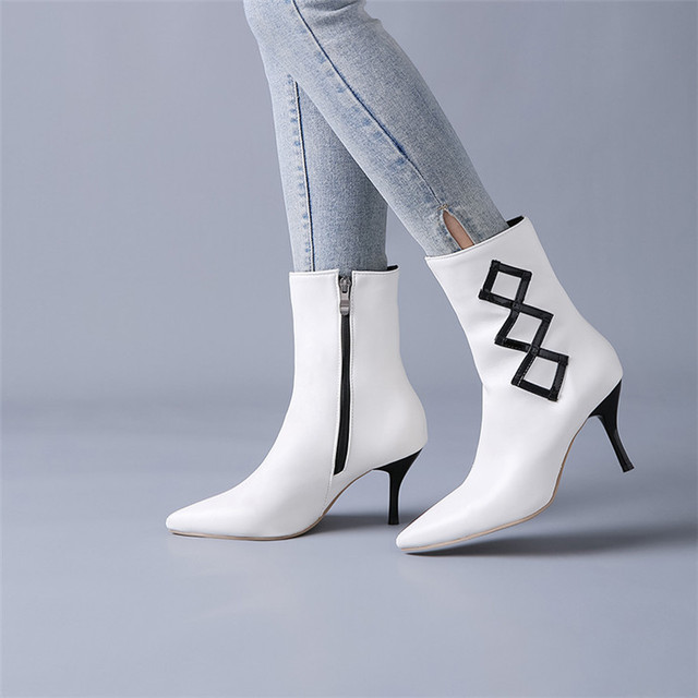 New shoes in autumn and winter women’s Stiletto High Heels women’s Korean fashion short boots