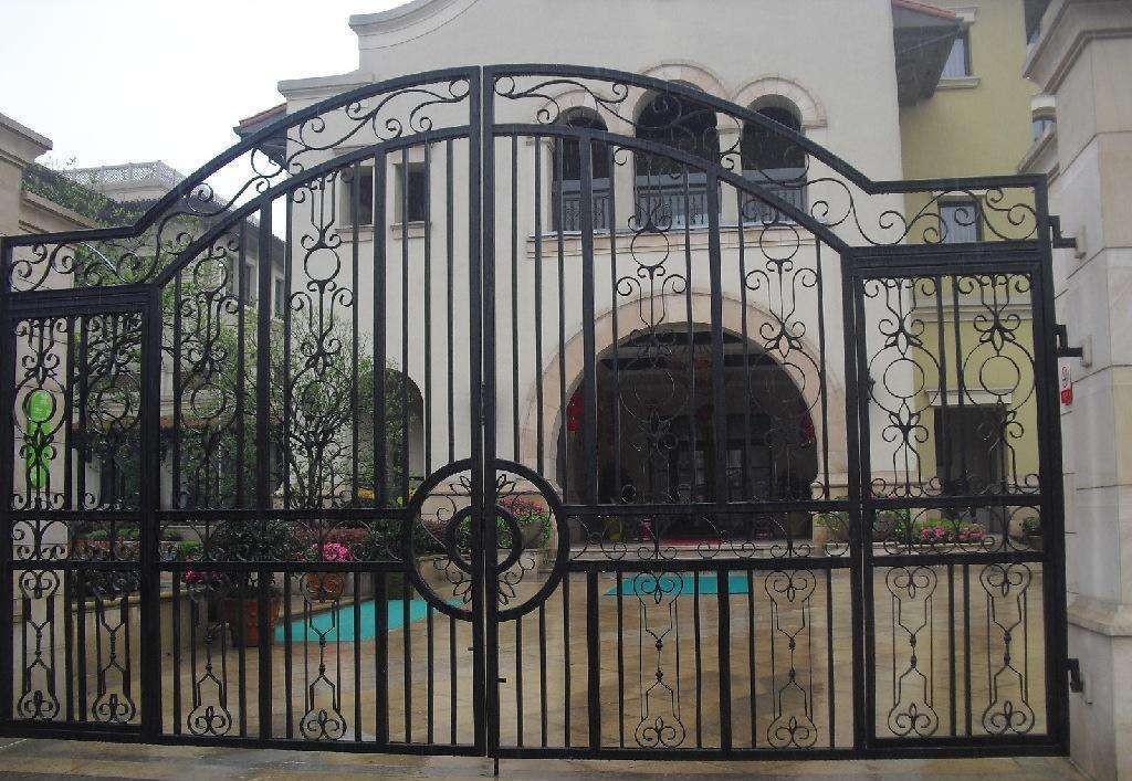 济南金城门业有限公司，济南金城彩钢门业。金城卷帘门