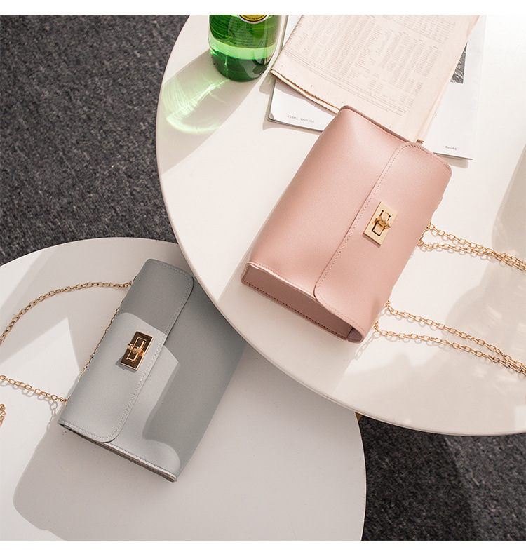 Fashionable Chain Shoulder Bag - Elegant Design