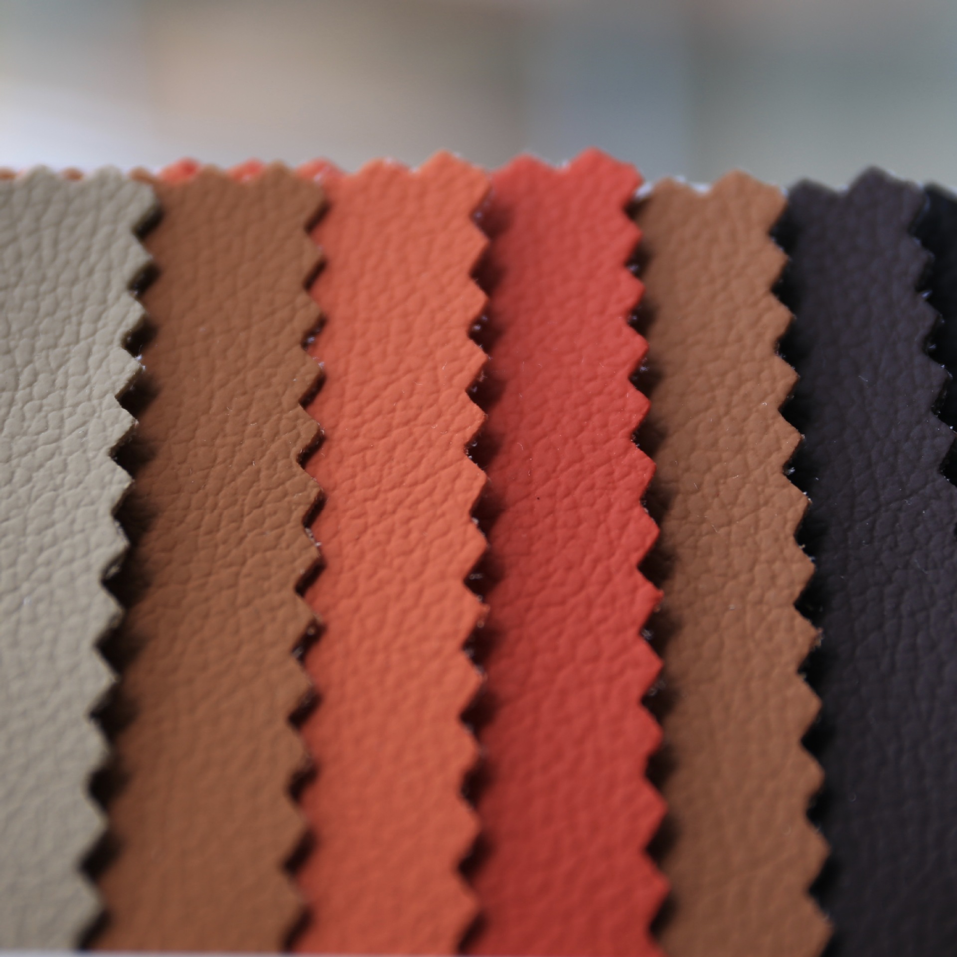 汽车坐垫皮革面料肤感马达斯pvc荔枝纹人造革针坐套皮革批发