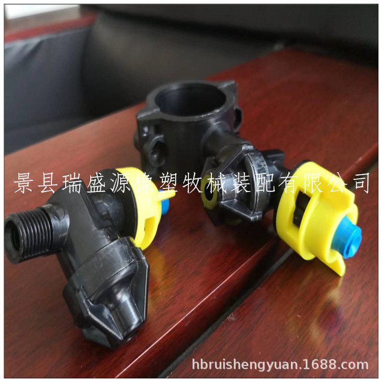 挤奶厅设备配件厂家供应 降温喷淋头 牛舍降温180°360°喷淋头