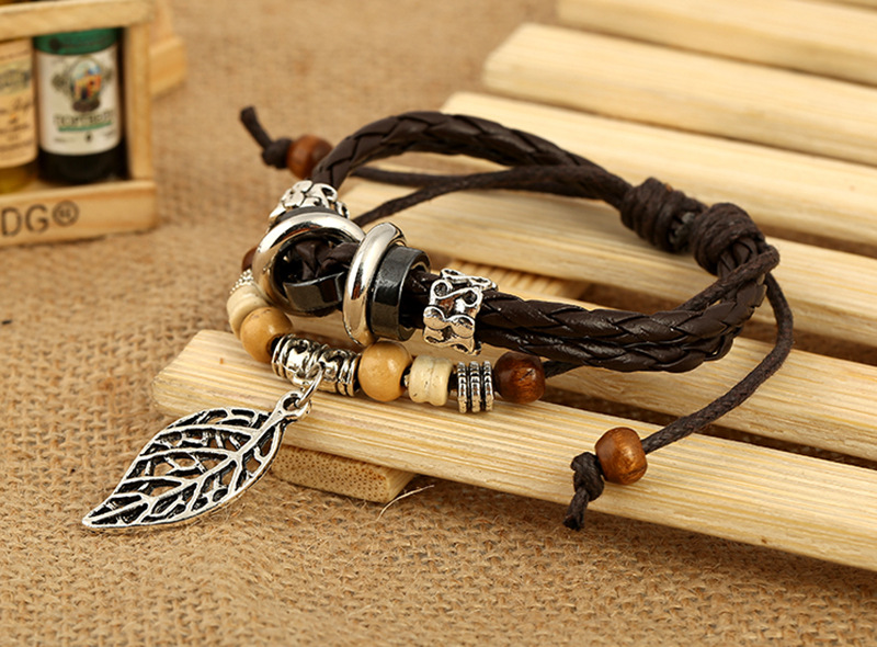 Korean Version Of Imitation Cowhide Bracelet Simple Wild Alloy Leaf Pendant Woven Leather Bracelet display picture 4